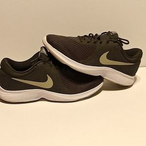 Nike Revolution 4 Size 11